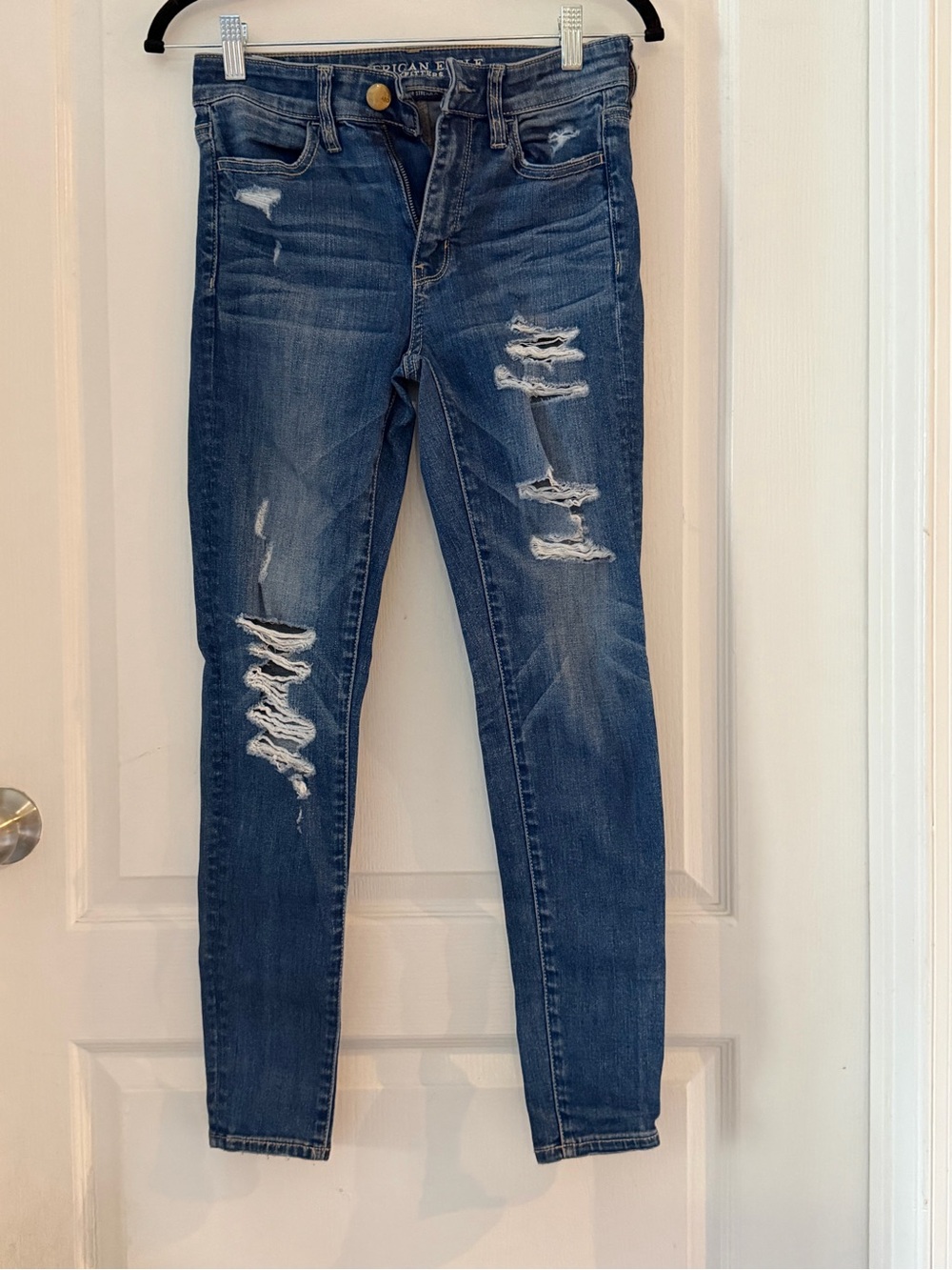American Eagle women’s distressed Jeggings